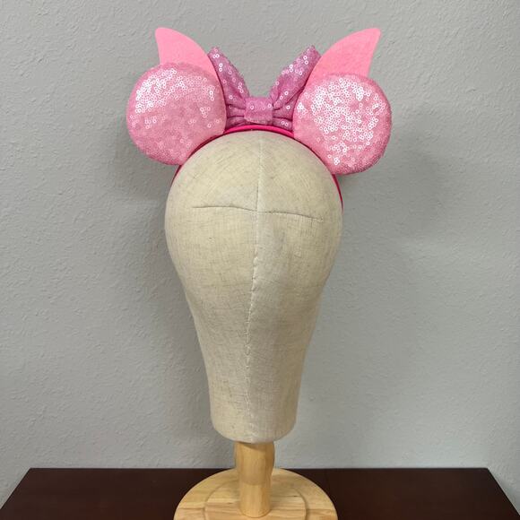 Piglet Minnie Ears | Disney’s Winnie the Pooh-Inspired Mouse Ears Headband - Picture 4 of 5